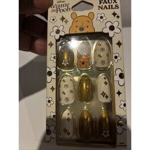 Disney Winnie the Pooh Faux  Nails/32 Count/ Press-On-Nails/New In Box